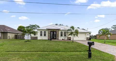 304 SW Ridgecrest Dr, Port Saint Lucie, FL 34953