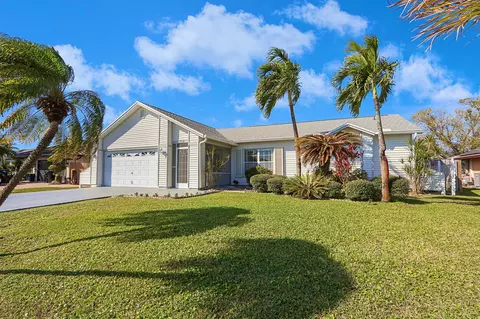 1914 SE Doverbrook St, Port Saint Lucie, FL 34983