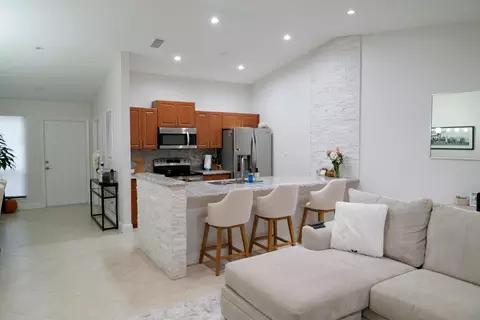 28 Walcott Dr, Boynton Beach, FL 33426