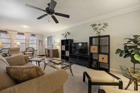 572 High Point Dr #B, Delray Beach, FL 33445