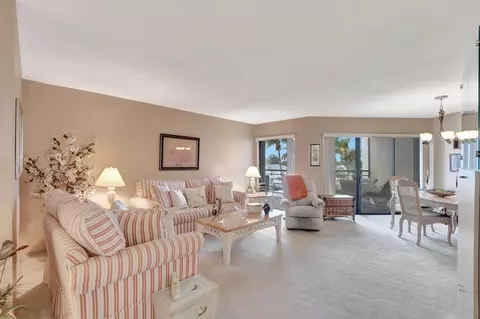 5801 Camino Del Sol #404, Boca Raton, FL 33433