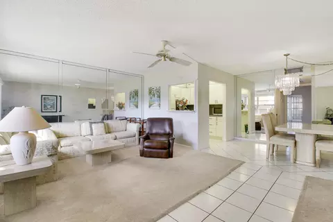 13 Mansfield A #A, Boca Raton, FL 33434