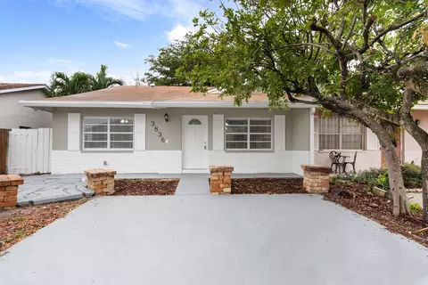 3836 Van Cott St, West Palm Beach, FL 33403