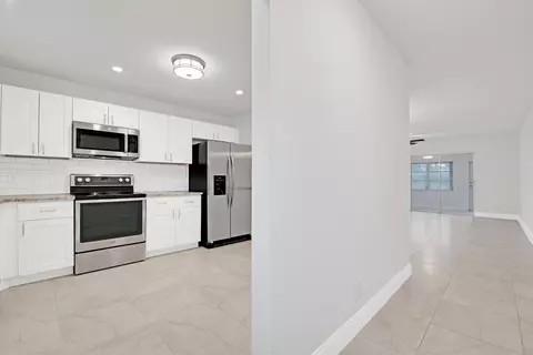 891 Worcester Ln, Lake Worth, FL 33467