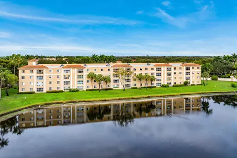 5746 Crystal Shrs #301, Boynton Beach, FL 33437