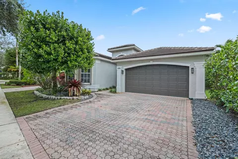 19090 Skyridge Cir, Boca Raton, FL 33498
