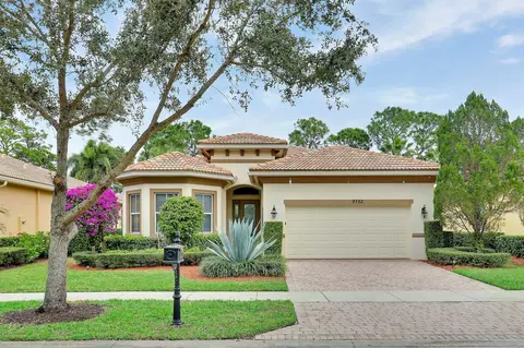 9752 SW Nuova Way, Port Saint Lucie, FL 34986