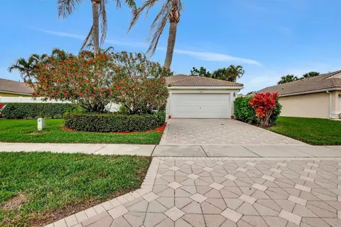 8177 Palm Gate Dr, Boynton Beach, FL 33436