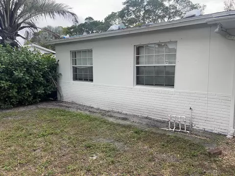 401 S Chillingworth Dr, West Palm Beach, FL 33409