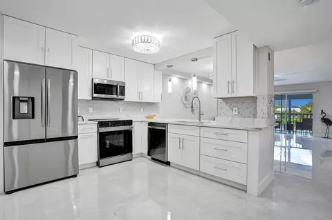 7185 Huntington Ln #304, Delray Beach, FL 33446