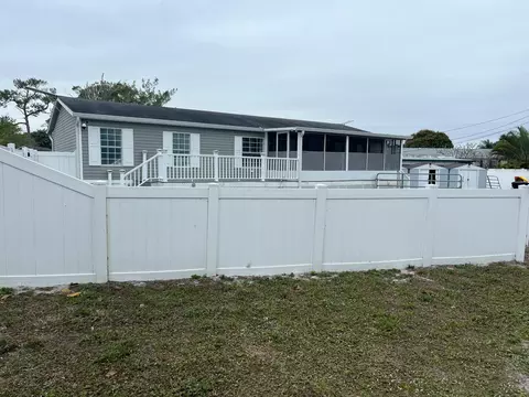 1580 NE Seneca Ave, Stuart, FL 34994