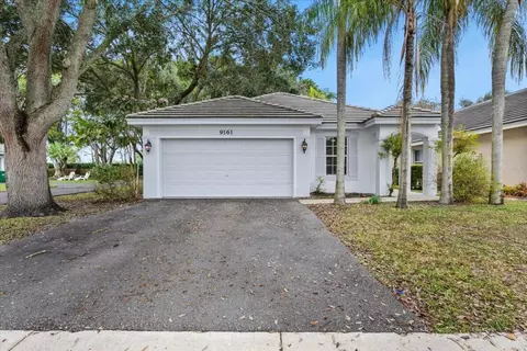 9161 Lake Park Cir N, Davie, FL 33328