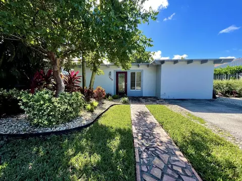 246 NE 10th St, Delray Beach, FL 33444