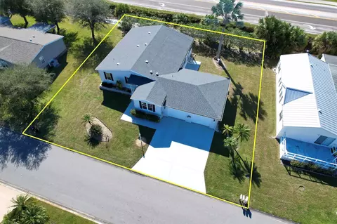 955 Wren Cir, Barefoot Bay, FL 32976