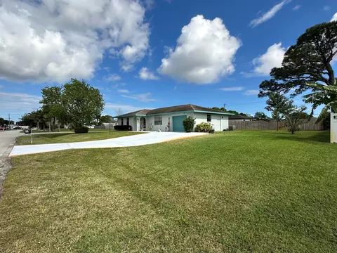 879 SE Degan Dr, Port Saint Lucie, FL 34983