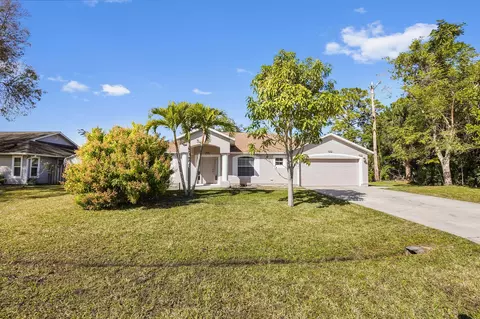 2411 SE Alfonso Ave, Port Saint Lucie, FL 34952