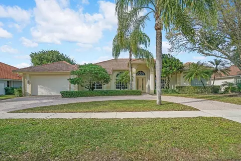 1905 S Club Dr, Wellington, FL 33414