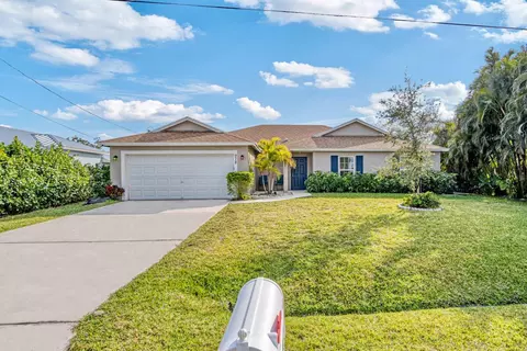 978 SE Atlantus Ave, Port Saint Lucie, FL 34983