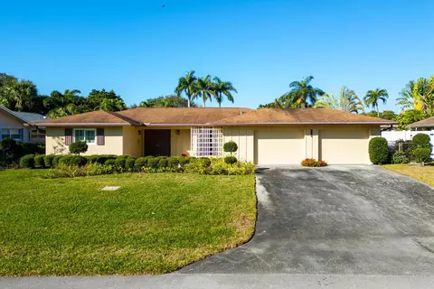 9731 Heather Cir W, Palm Beach Gardens, FL 33410