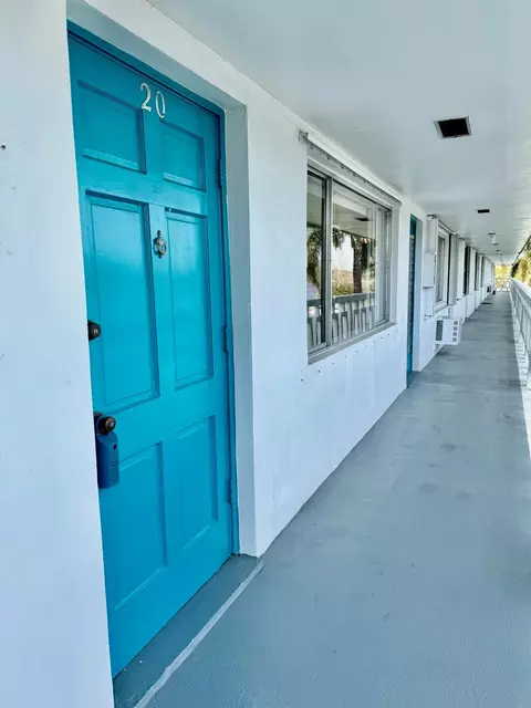 2204 Lake Osborne Dr #20, Lake Worth, FL 33461