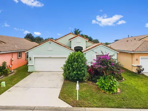9520 Lago Dr, Boynton Beach, FL 33472