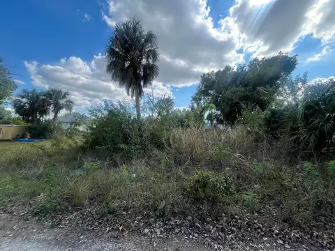 3510 S Grimsley Ct, Fort Myers, FL 33916