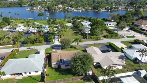 6579 Eastview Dr, Lantana, FL 33462