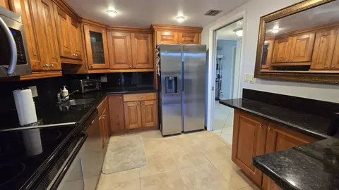 2661 S Course Dr #201, Pompano Beach, FL 33069