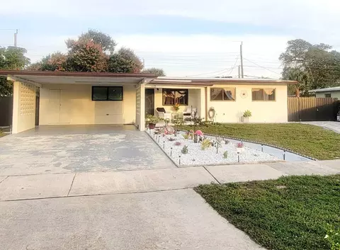 112 Longfellow Dr, Palm Springs, FL 33461