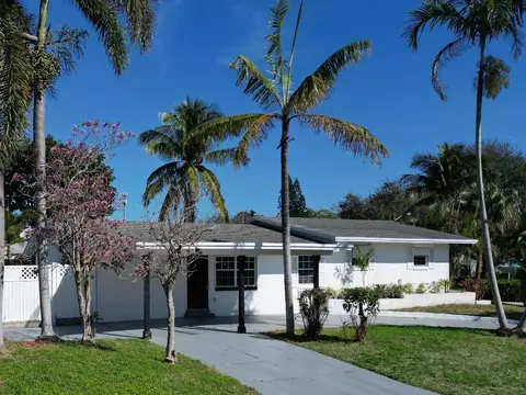 231 N Seacrest Cir, Delray Beach, FL 33444
