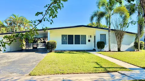 886 E Acre Dr, Plantation, FL 33317