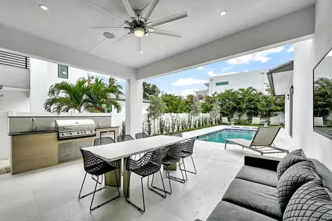 718 S Lake Ave, Delray Beach, FL 33483