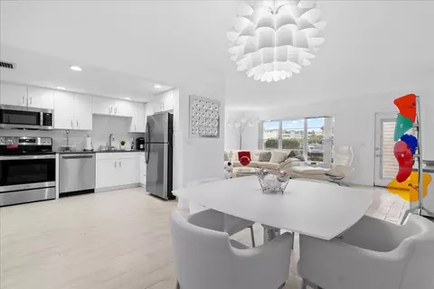 104 Wellington B, West Palm Beach, FL 33417