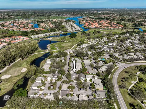 22 Admirals Ct, Palm Beach Gardens, FL 33418