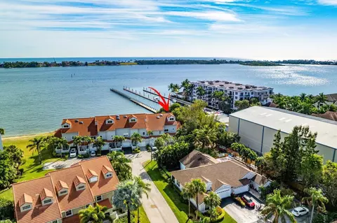 31 S Lakeshore Dr, Hypoluxo, FL 33462