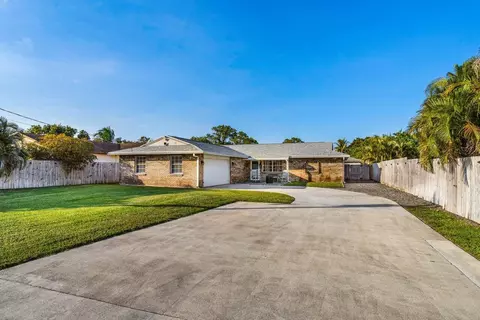 7351 Canal Dr, Lake Worth, FL 33467