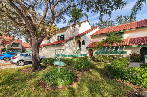 10 Lexington Ln E # F, Palm Beach Gardens, FL 33418