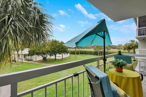 2791 Village #302, West Palm Beach, FL 33409