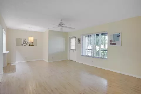 440 Pine Glen Ln #C-2, Greenacres, FL 33463