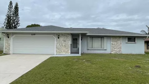 1257 SE Mcfarlane Ave, Port St Lucie, FL 34952