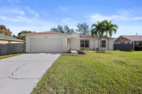 661 SE Clifton Ln, Port Saint Lucie, FL 34983