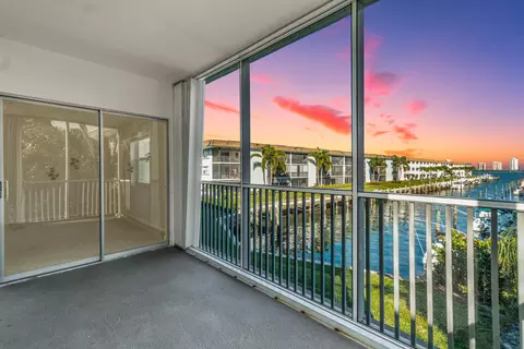 236 Castlewood Dr #208, North Palm Beach, FL 33408