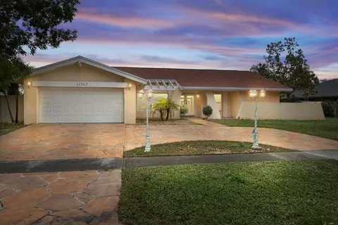 12362 Sawgrass Ct, Wellington, FL 33414