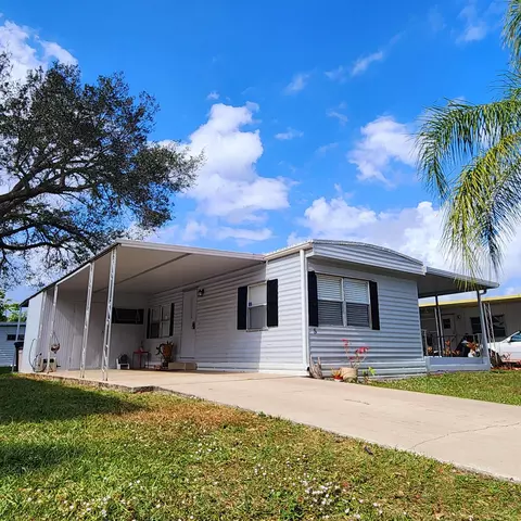 5 Espanola Ln, Port Saint Lucie, FL 34952