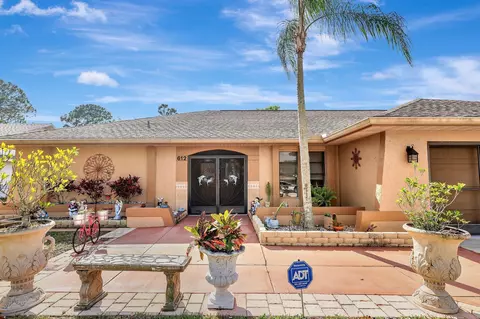 612 SE Portage Ave, Port Saint Lucie, FL 34984