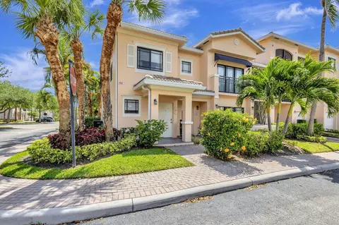 2809 Amalei Dr #101, Palm Beach Gardens, FL 33410