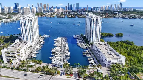 17301 Biscayne Blvd #707, North Miami Beach, FL 33160