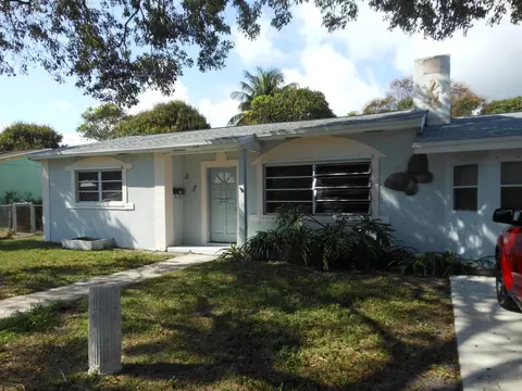 203 SW 3rd Ct, Boynton Beach, FL 33435