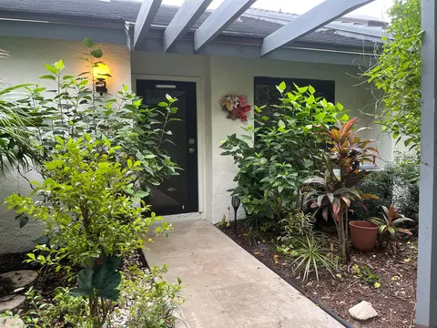 10052 Laurelwood Pl, Boynton Beach, FL 33437