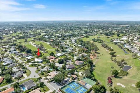 301 N Country Club Dr, Atlantis, FL 33462